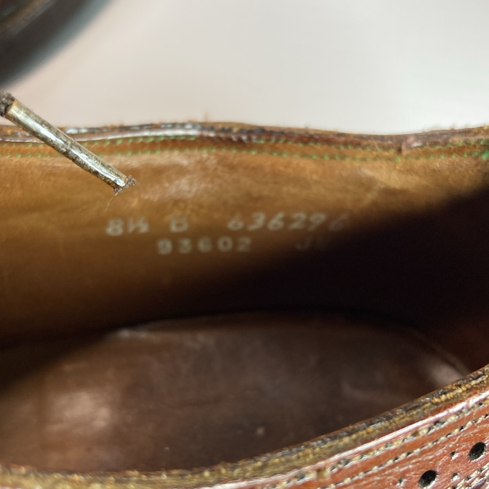 Vintage Florsheim Imperial 93602 8.5 men’s brown wingtip lace up shoes. Box 1 - Picture 7 of 10